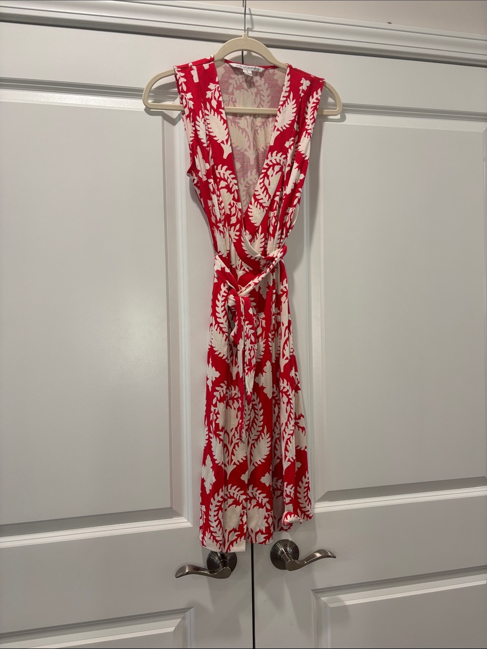 Diane Von Furstenberg Red & White Sleeveless Wrap Dress